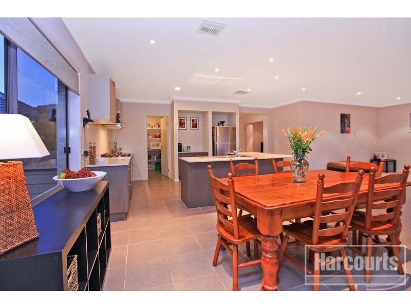 31 Edgeware Close, Pakenham VIC 3810