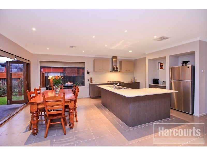 31 Edgeware Close, Pakenham VIC 3810