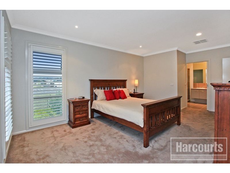 31 Edgeware Close, Pakenham VIC 3810