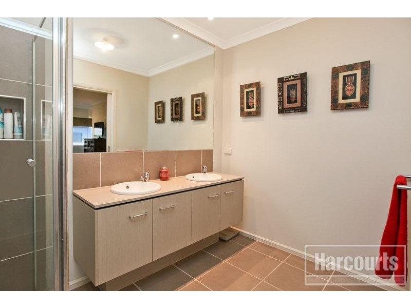 31 Edgeware Close, Pakenham VIC 3810