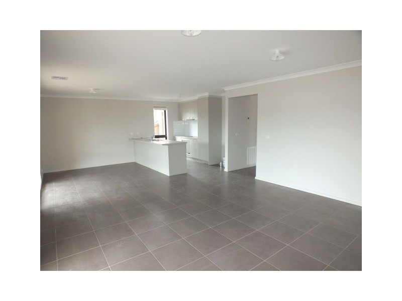 15 Herbert Street, Pakenham VIC 3810