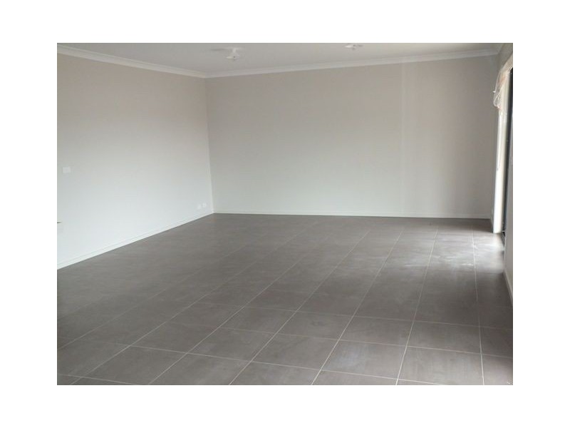 15 Herbert Street, Pakenham VIC 3810