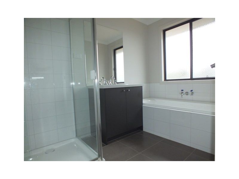 15 Herbert Street, Pakenham VIC 3810