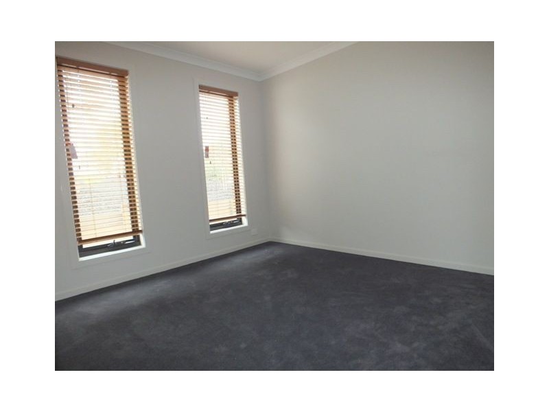 15 Herbert Street, Pakenham VIC 3810