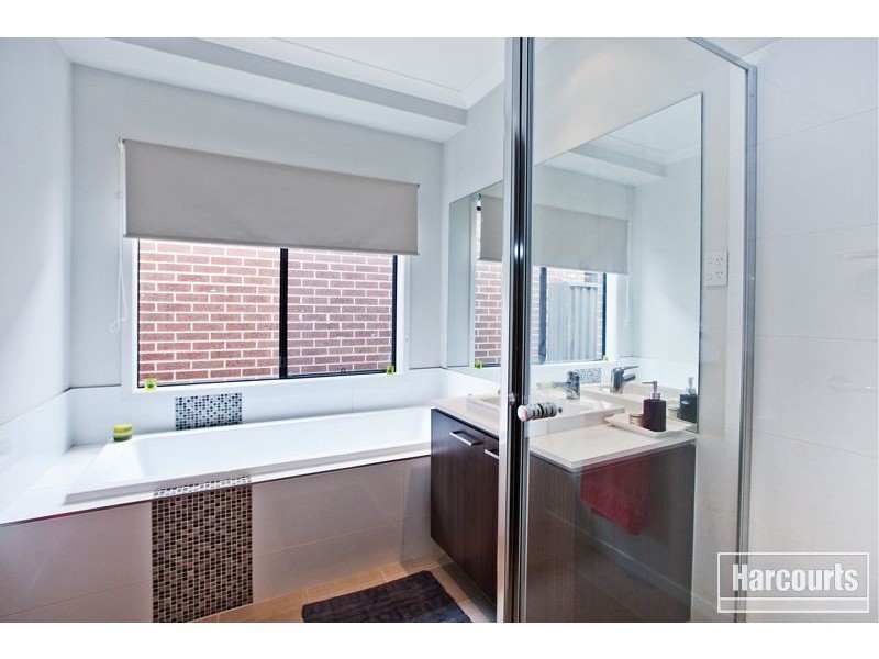 10 Edgeware Close, Pakenham VIC 3810