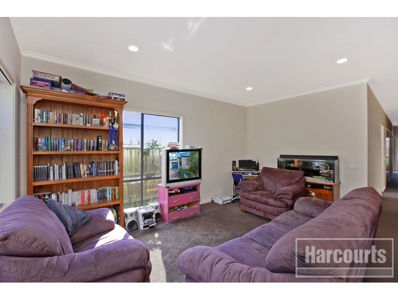 11/120 Ahern Road, Pakenham VIC 3810