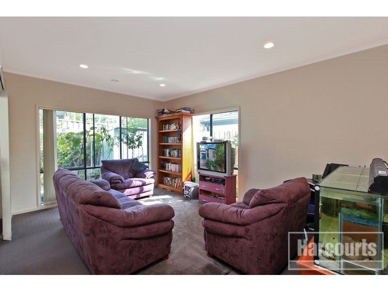 11/120 Ahern Road, Pakenham VIC 3810