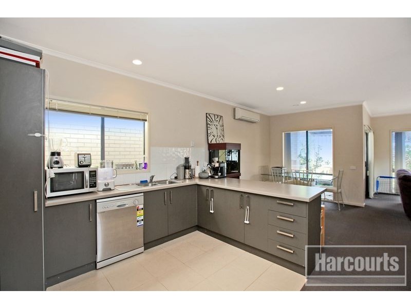 11/120 Ahern Road, Pakenham VIC 3810