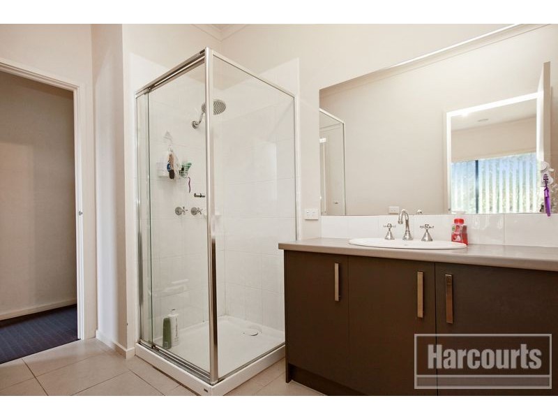 11/120 Ahern Road, Pakenham VIC 3810