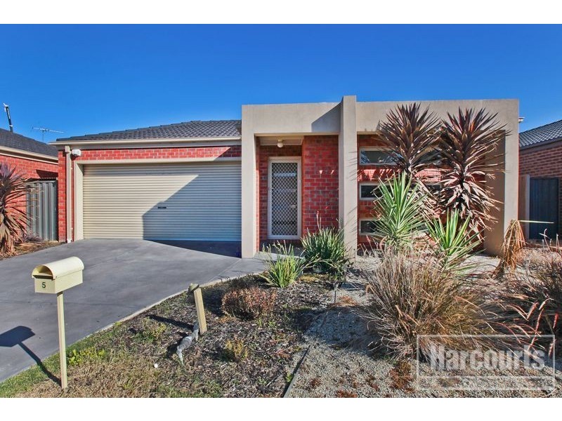 5 Mirabelle Street, Pakenham VIC 3810