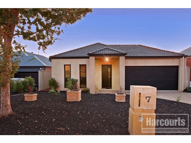 7 Macquarie Circuit, Pakenham VIC 3810