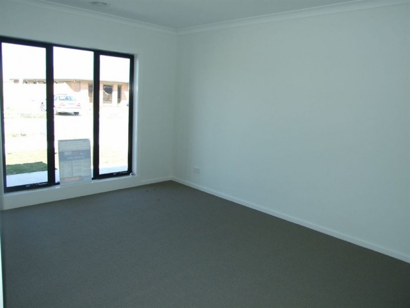 34 Honeyeater Way, Pakenham VIC 3810