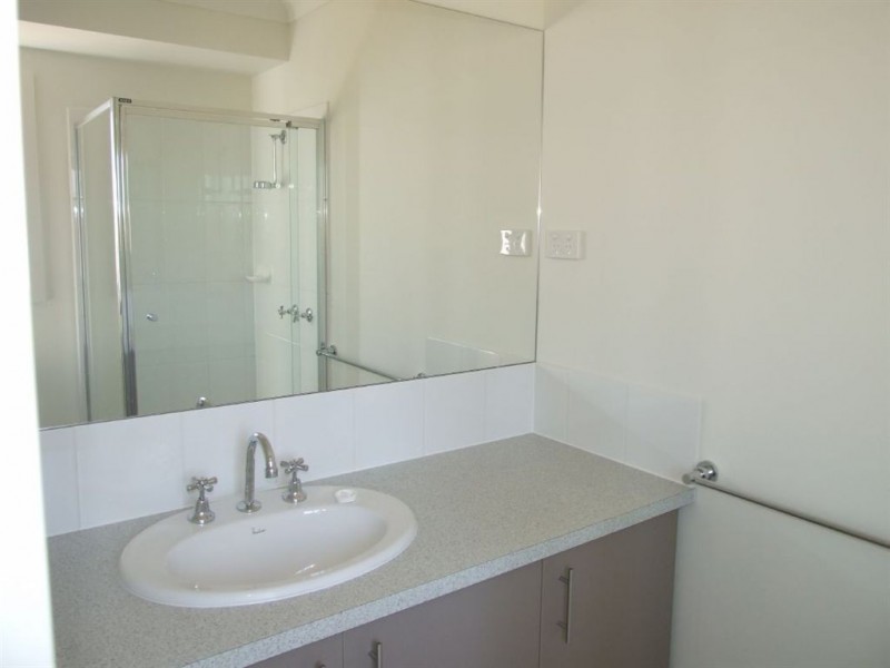 34 Honeyeater Way, Pakenham VIC 3810