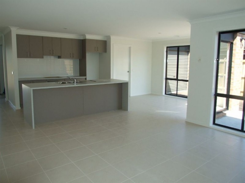 34 Honeyeater Way, Pakenham VIC 3810