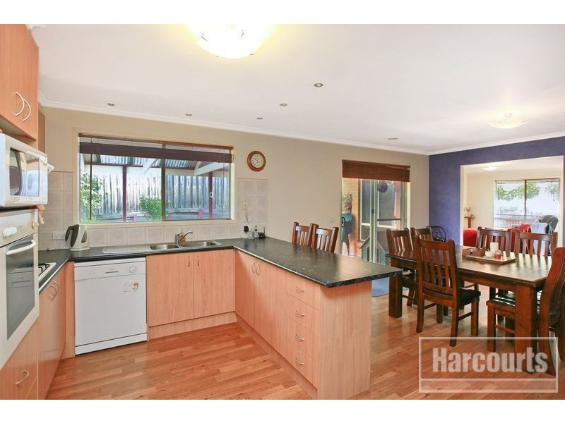 2 Glenda Court, Pakenham VIC 3810