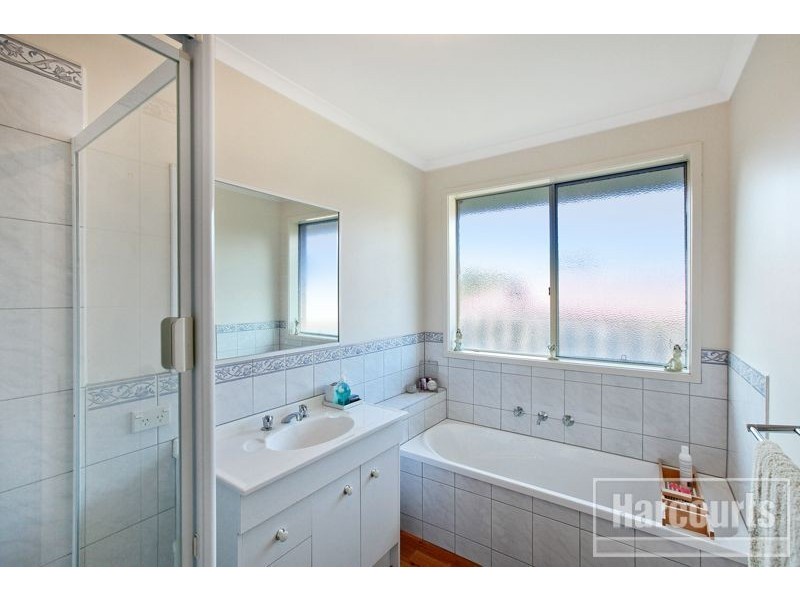 2 Glenda Court, Pakenham VIC 3810