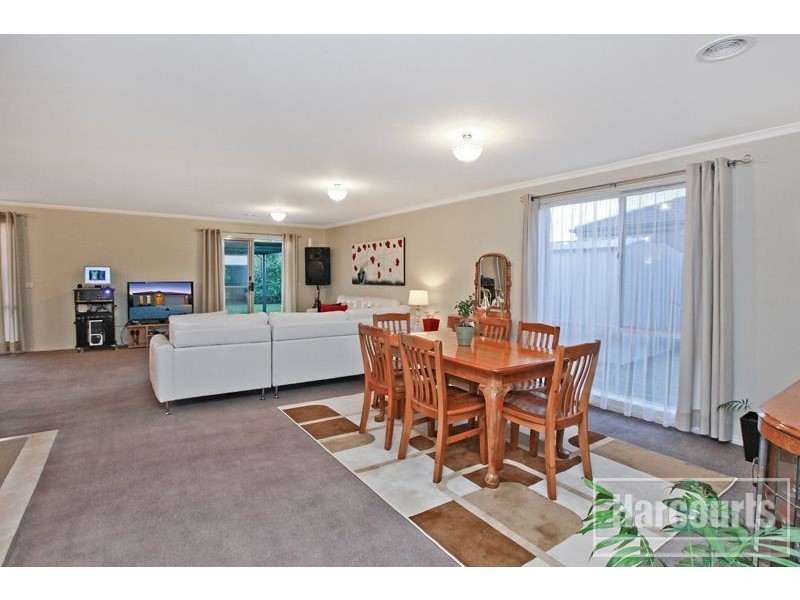 11 Mirabelle Street, Pakenham VIC 3810