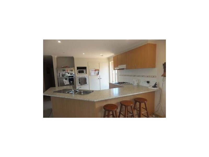 3 Genoa Grove, Pakenham VIC 3810