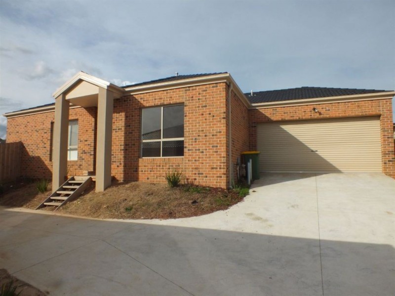 2/7 Blue Gum Court, Pakenham VIC 3810
