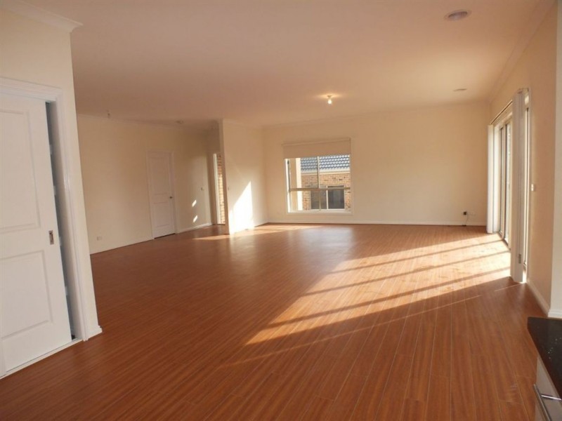 2/7 Blue Gum Court, Pakenham VIC 3810