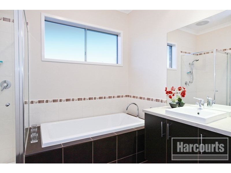 7 Henry Lawson Drive, Pakenham VIC 3810