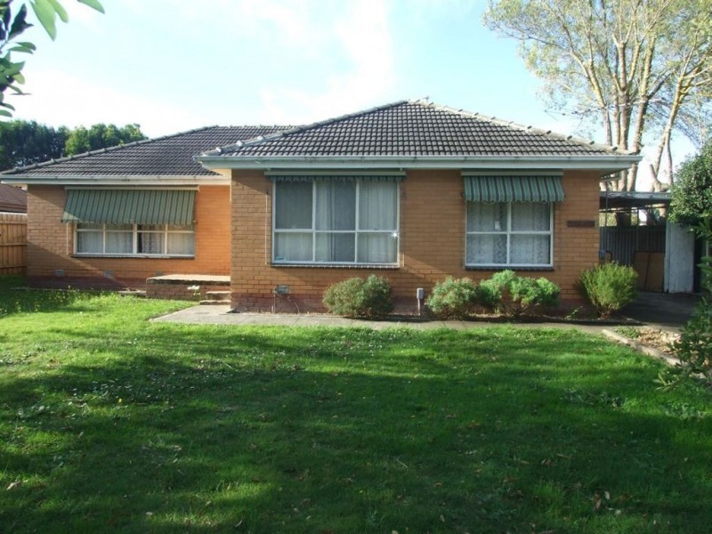 18 Henry Street, Pakenham VIC 3810