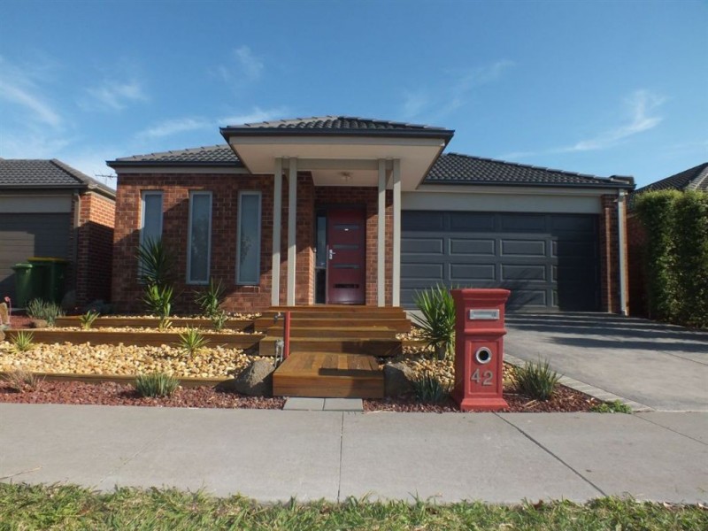 42 Everly Circuit, Pakenham VIC 3810