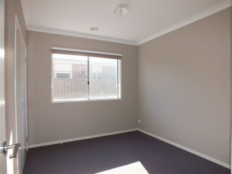 42 Everly Circuit, Pakenham VIC 3810