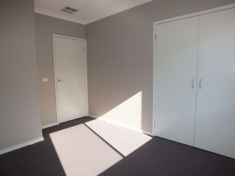 42 Everly Circuit, Pakenham VIC 3810