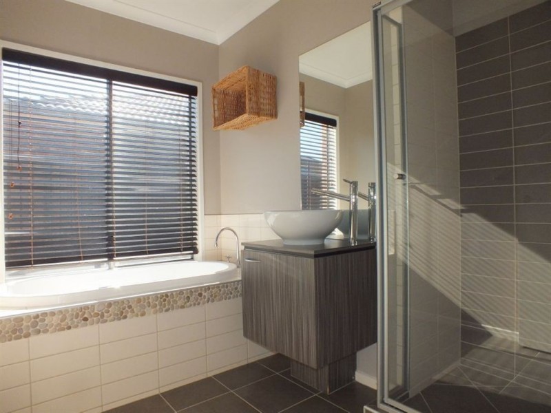 42 Everly Circuit, Pakenham VIC 3810