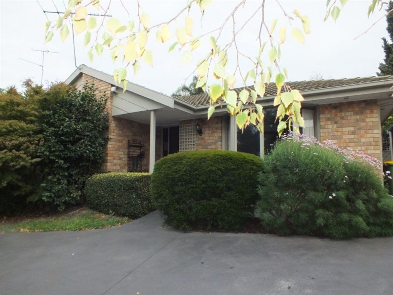 2 Paramount Way, Pakenham VIC 3810