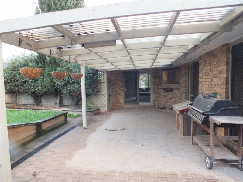 2 Paramount Way, Pakenham VIC 3810
