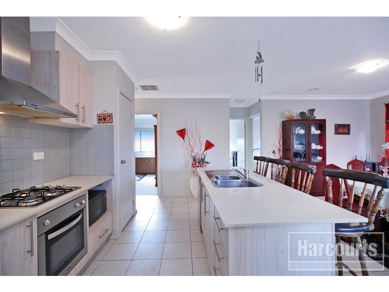 16 Ivory Drive, Pakenham VIC 3810