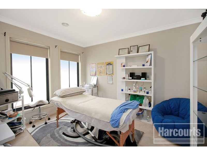 16 Ivory Drive, Pakenham VIC 3810