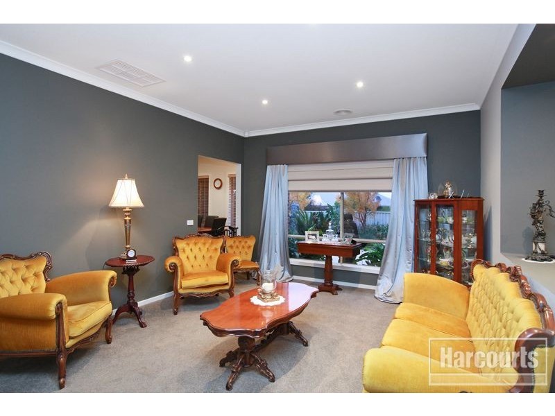 15 Eventide Rise, Pakenham VIC 3810