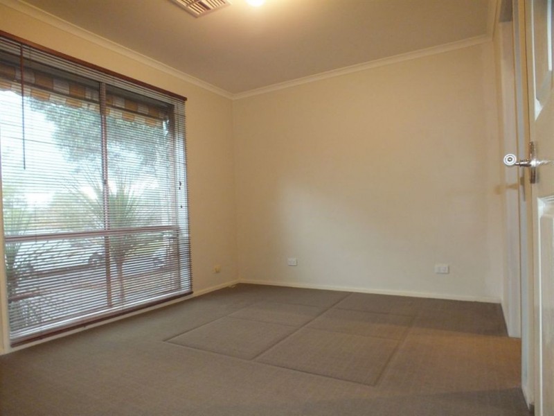 2 Sunnyside Drive, Berwick VIC 3806