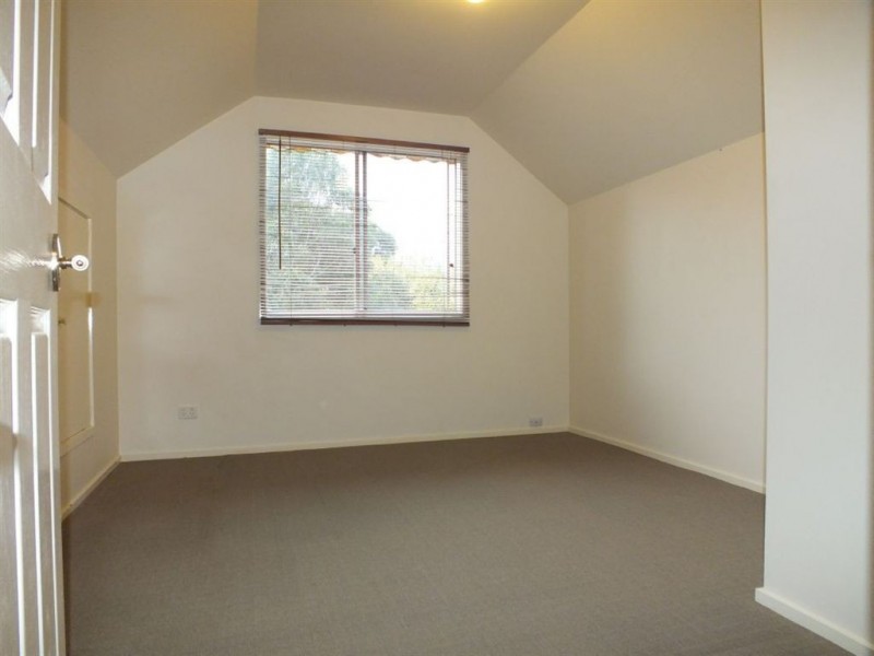 2 Sunnyside Drive, Berwick VIC 3806