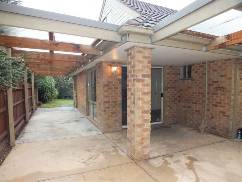 2 Sunnyside Drive, Berwick VIC 3806