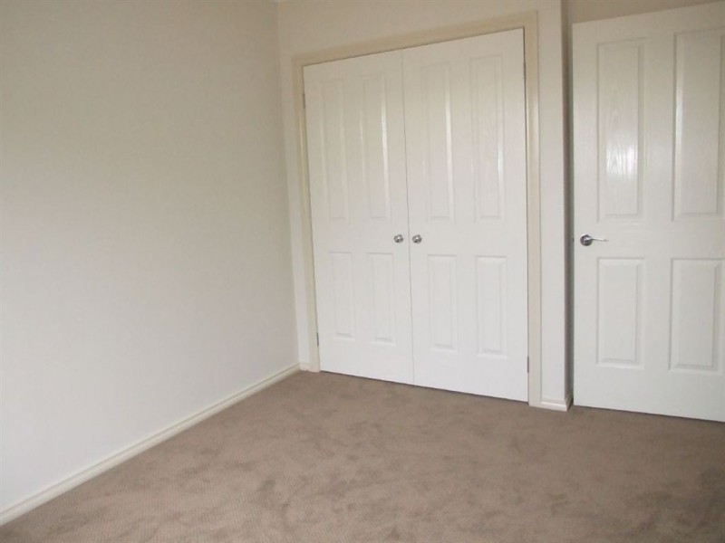 2/13 Lorraine Court, Pakenham VIC 3810