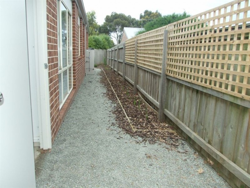 2/13 Lorraine Court, Pakenham VIC 3810