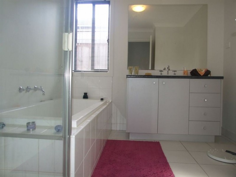 6 Versace Court, Pakenham VIC 3810