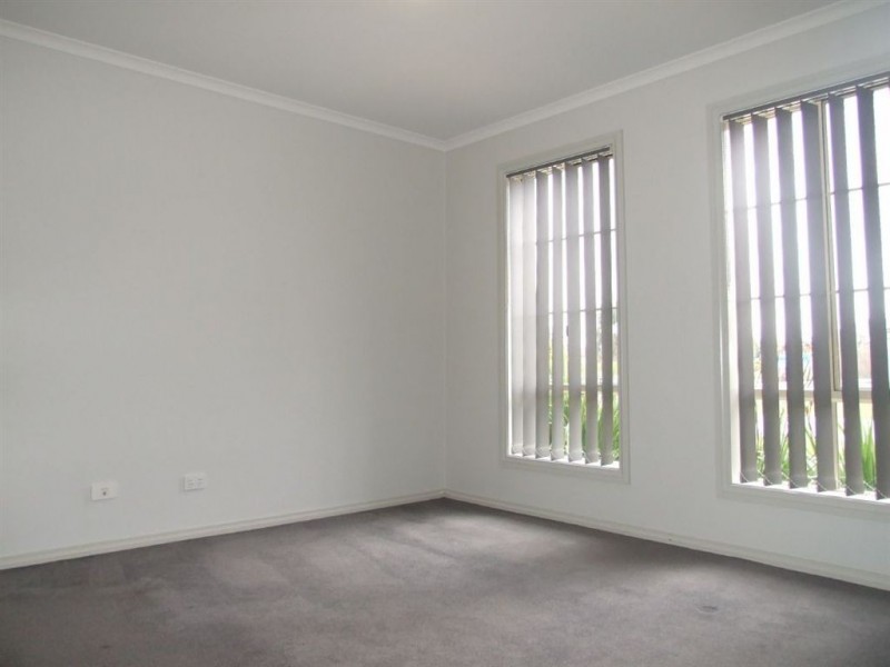 9 Azalea Ave, Pakenham VIC 3810