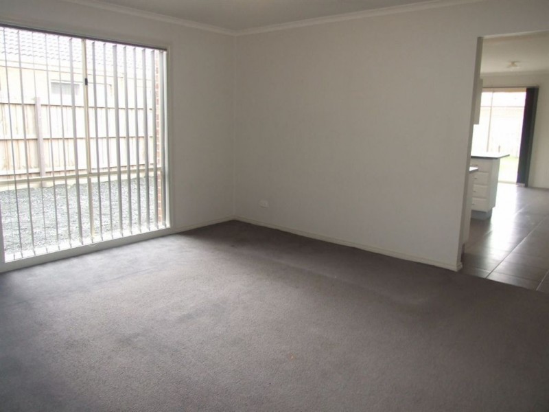 9 Azalea Ave, Pakenham VIC 3810