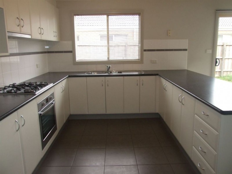 9 Azalea Ave, Pakenham VIC 3810