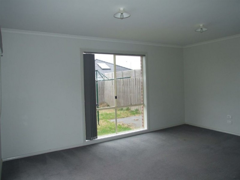 9 Azalea Ave, Pakenham VIC 3810