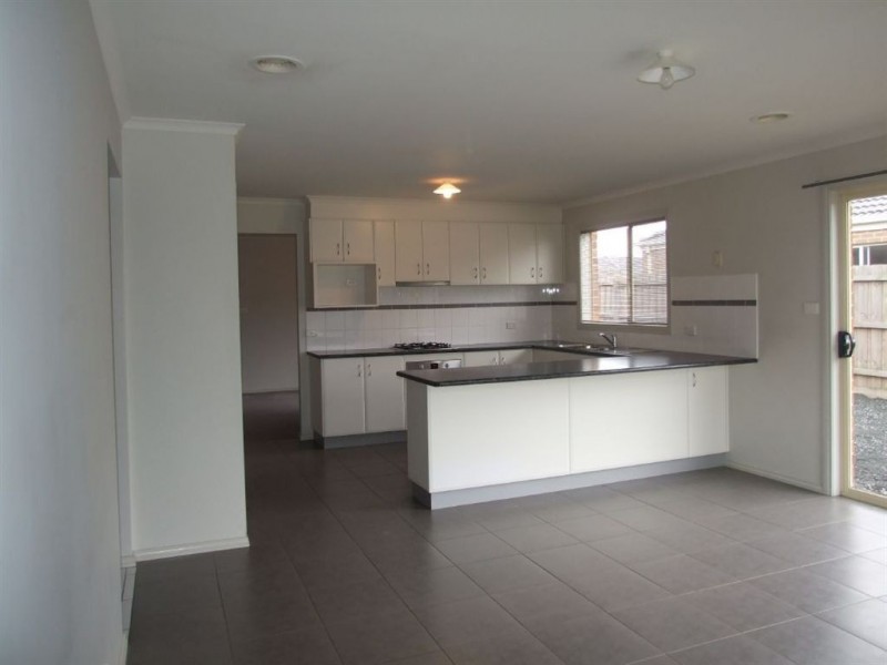 9 Azalea Ave, Pakenham VIC 3810