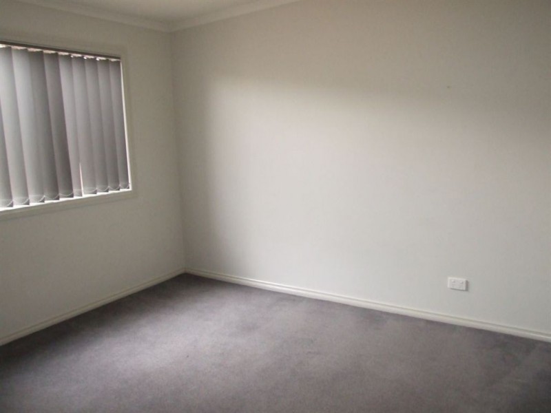 9 Azalea Ave, Pakenham VIC 3810