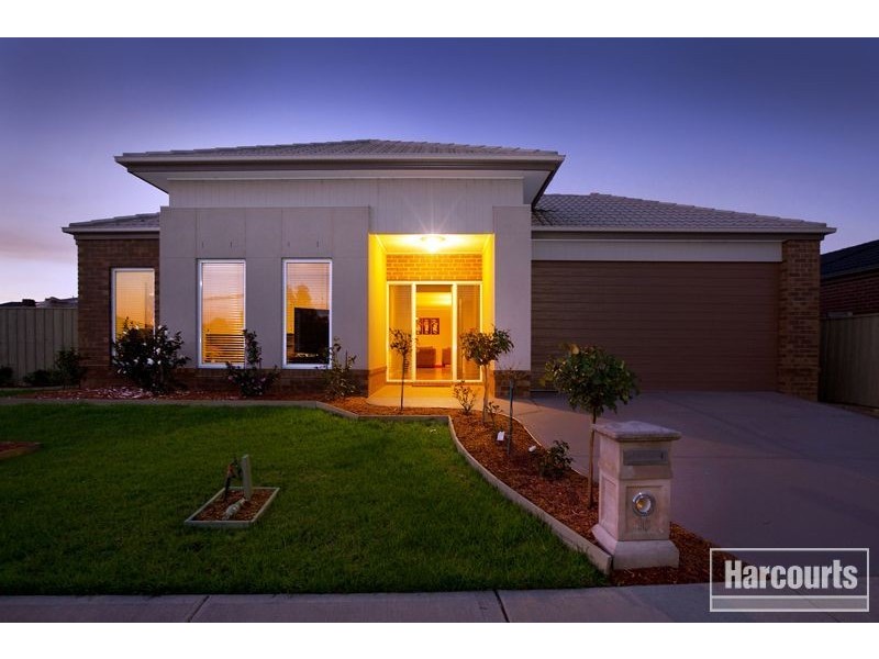 16 Winneke Way, Pakenham VIC 3810