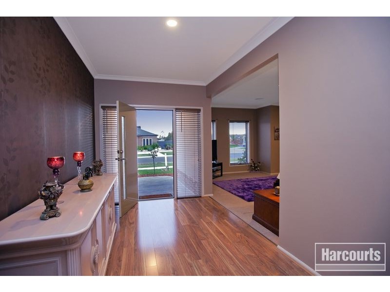 16 Winneke Way, Pakenham VIC 3810