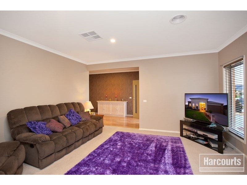 16 Winneke Way, Pakenham VIC 3810